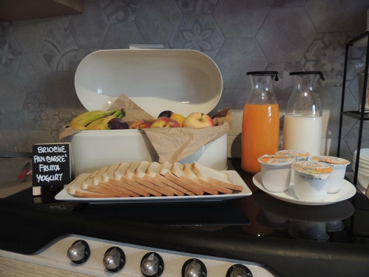 Wanderlust San Lorenzo Bed & Breakfast - Rome — Photos 1