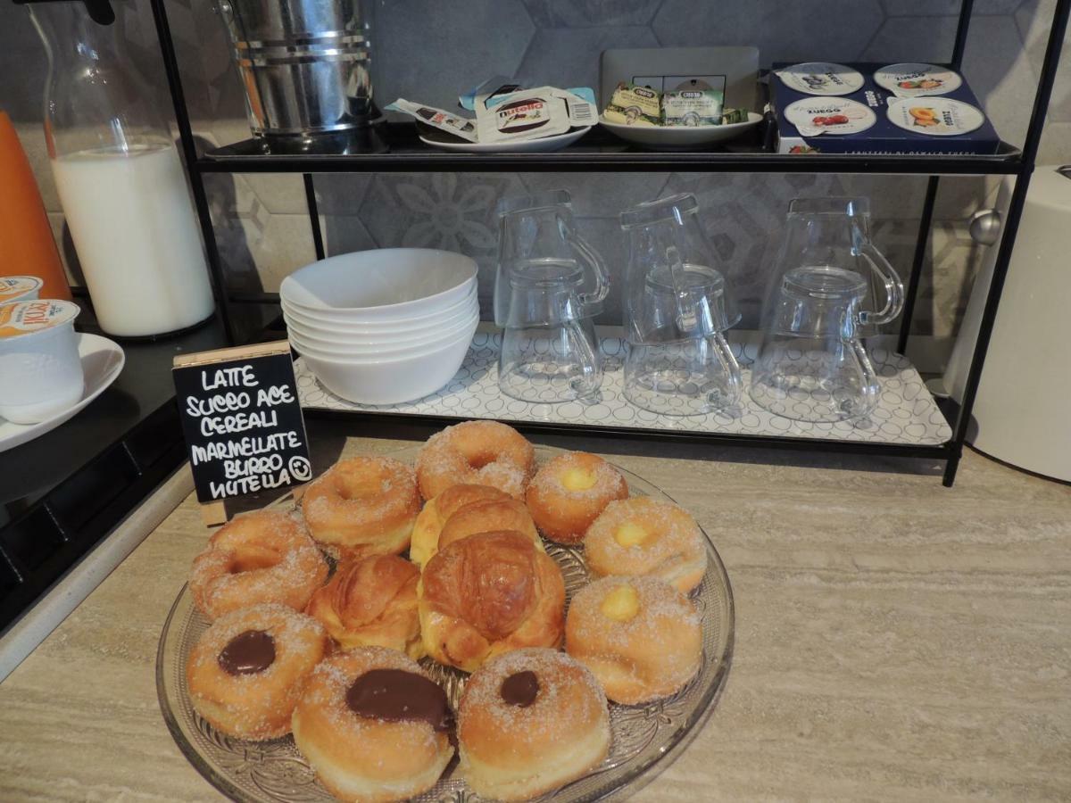 Wanderlust San Lorenzo Bed & Breakfast - Rome — Photos 2